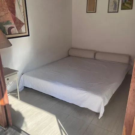 Linda Suite Com Banheiro,Em Casa De Vila